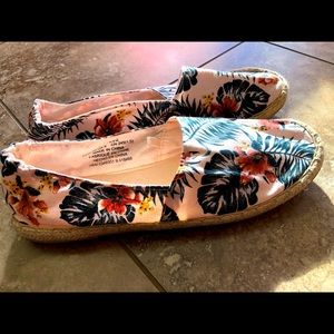 H&M floral slip-on.  Size--8.0